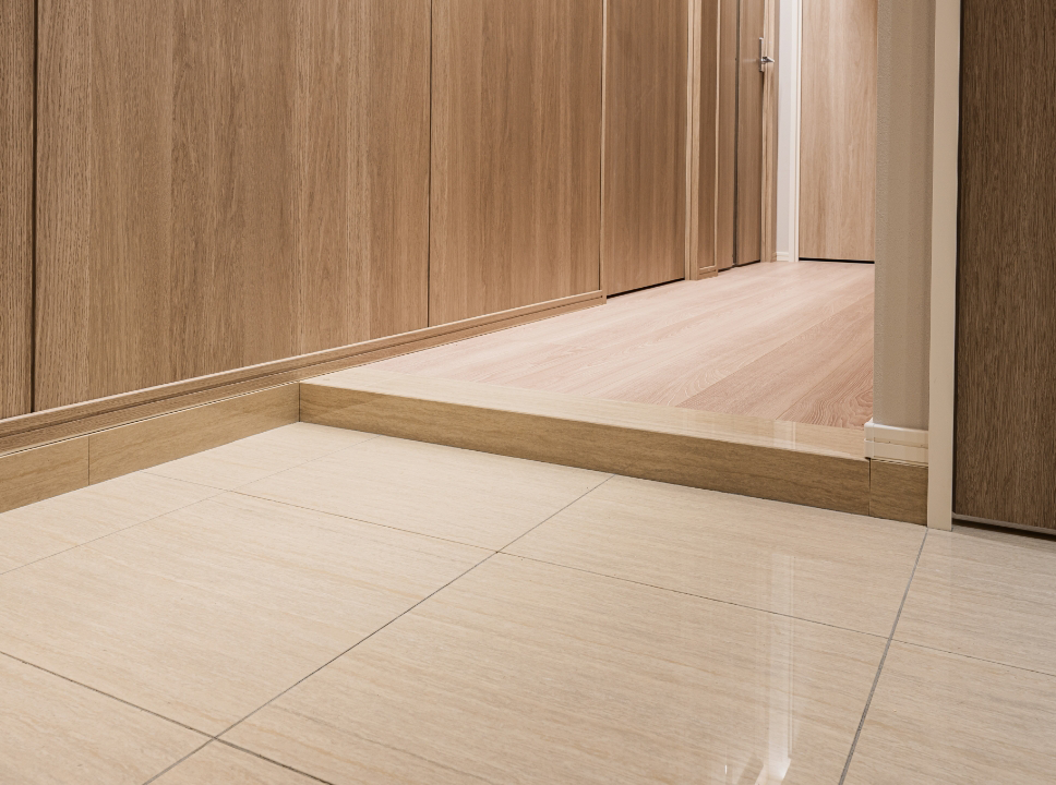 高級感漂う 玄関床大理石調タイル 